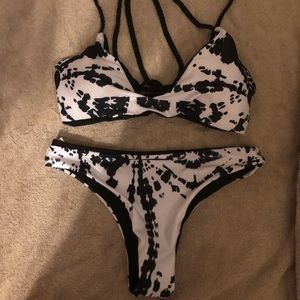 Never worn bikini set!